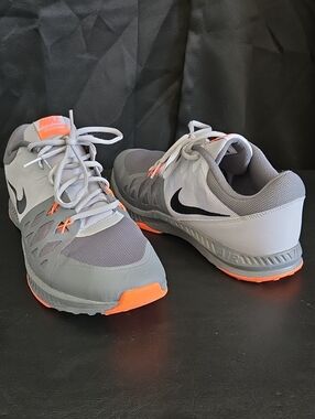 Nike Men's Gray and Orange Athletic Training Shoes